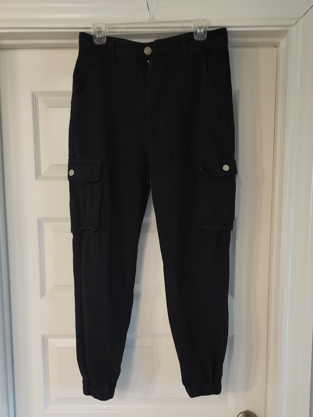 Women's Boohoo Black Cargo Jogger Pants - Comfortable Everyday Wear